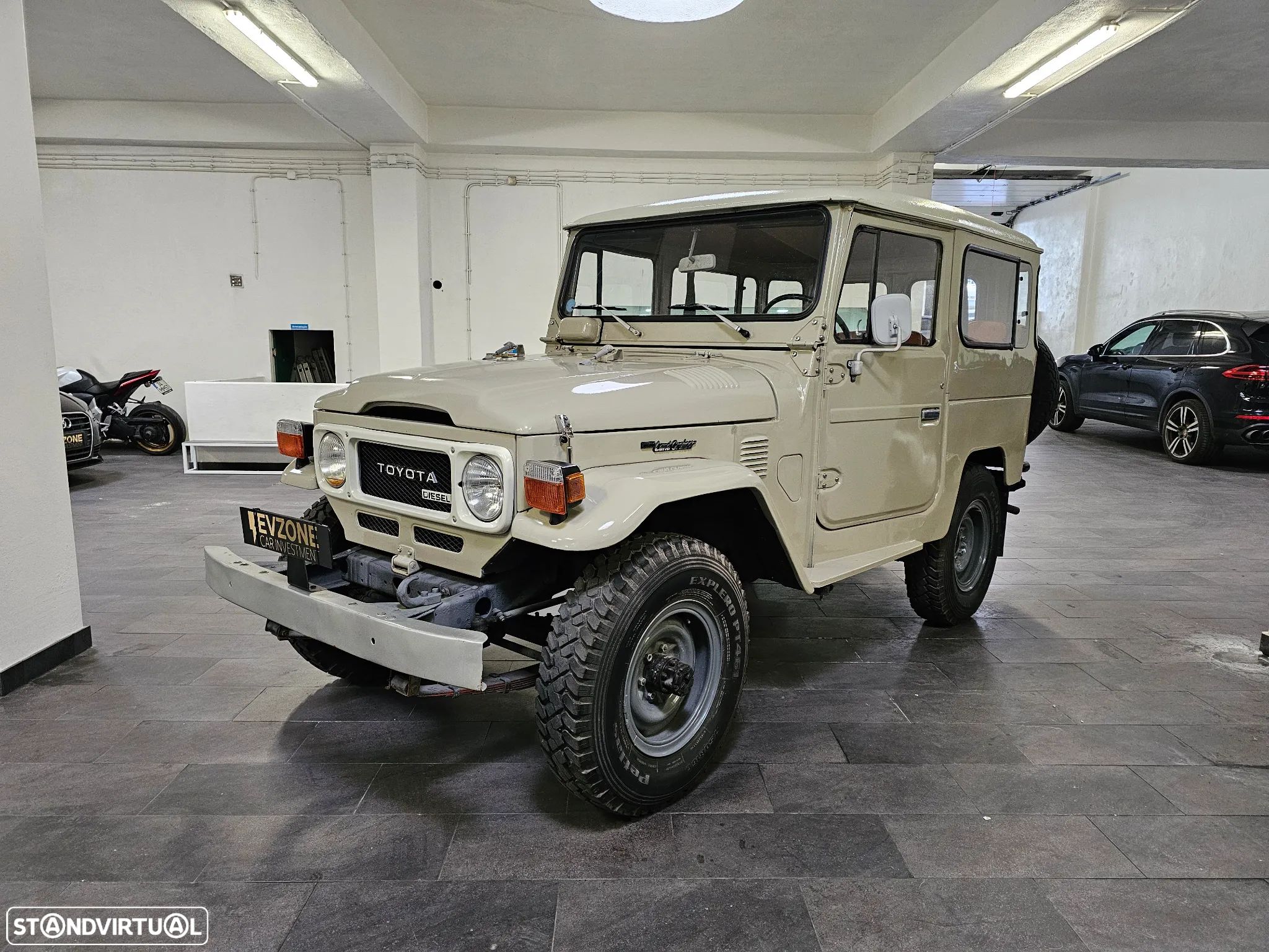 Toyota Land Cruiser - 1