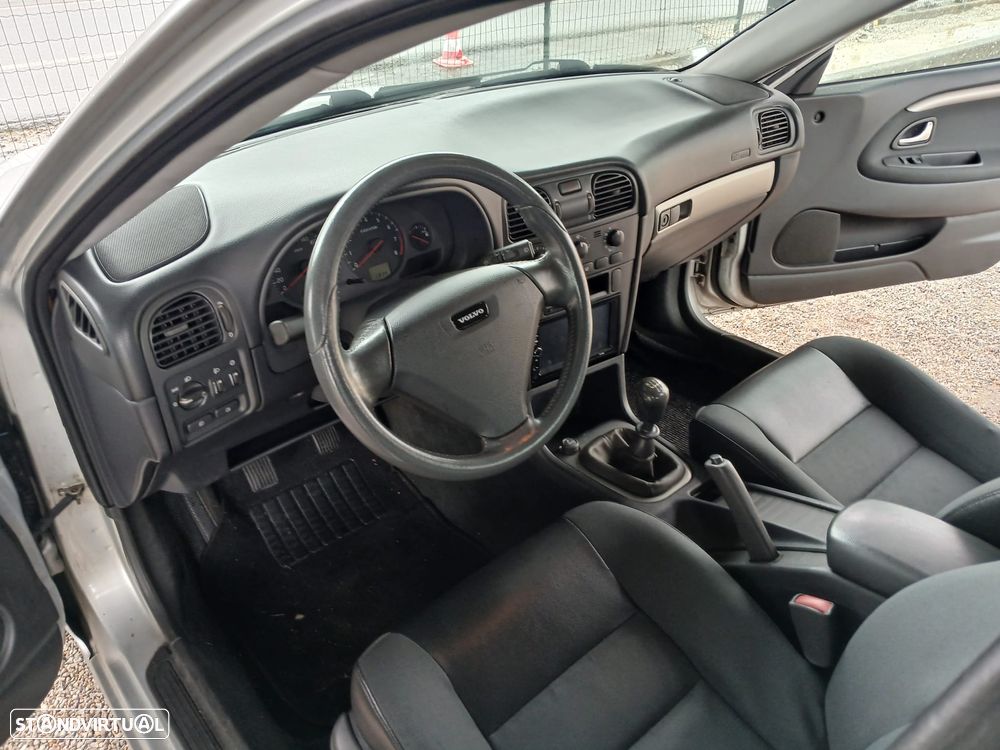Volvo V40 1.6 Base - 4