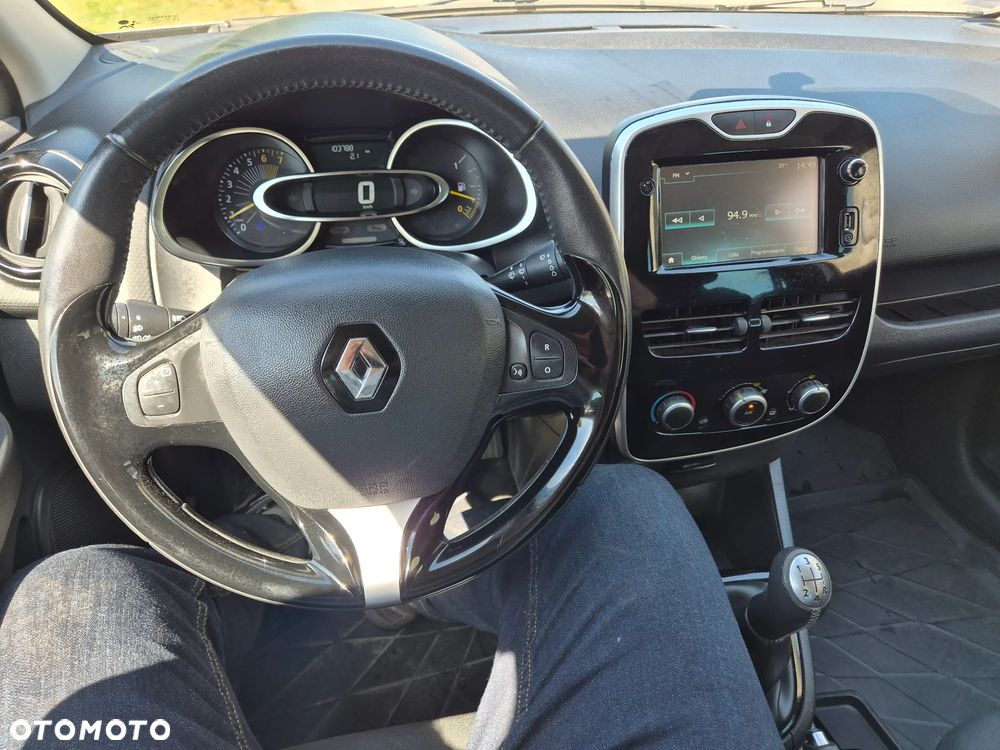 Renault Clio 1.2 16V 75 LIMITED - 10