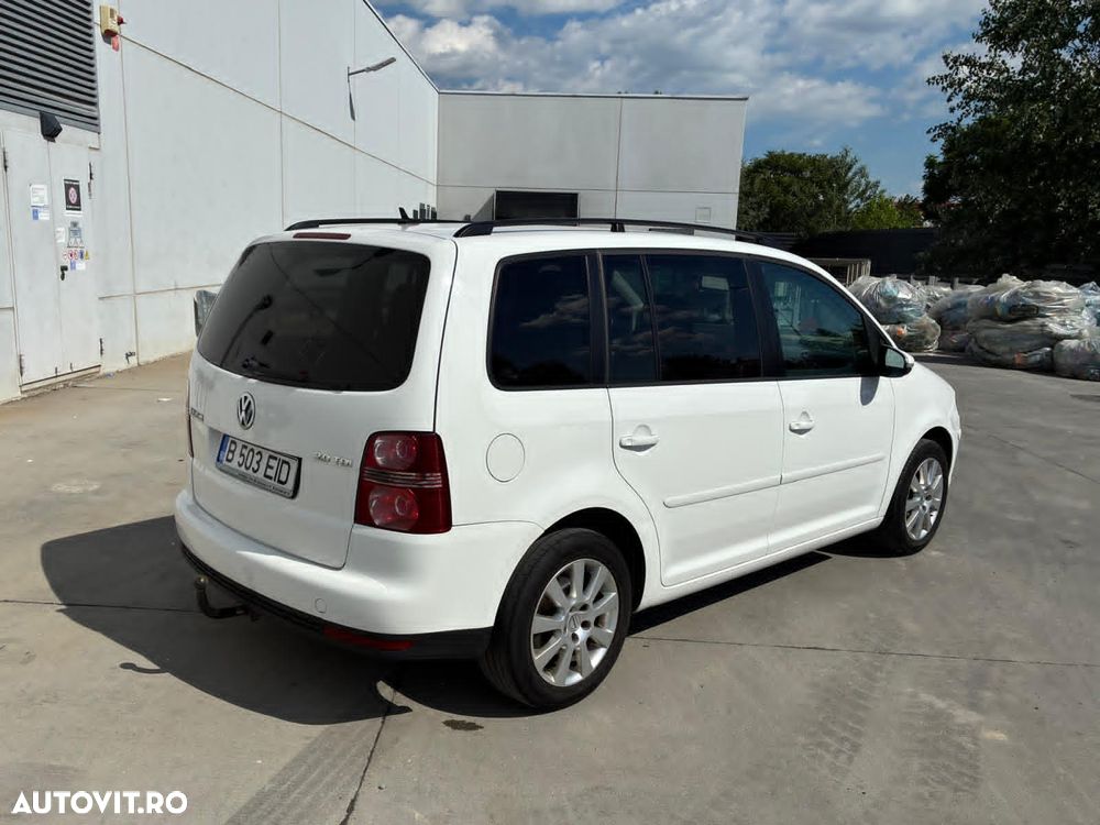 Volkswagen Touran 2.0 TDI DPF Highline DSG - 4