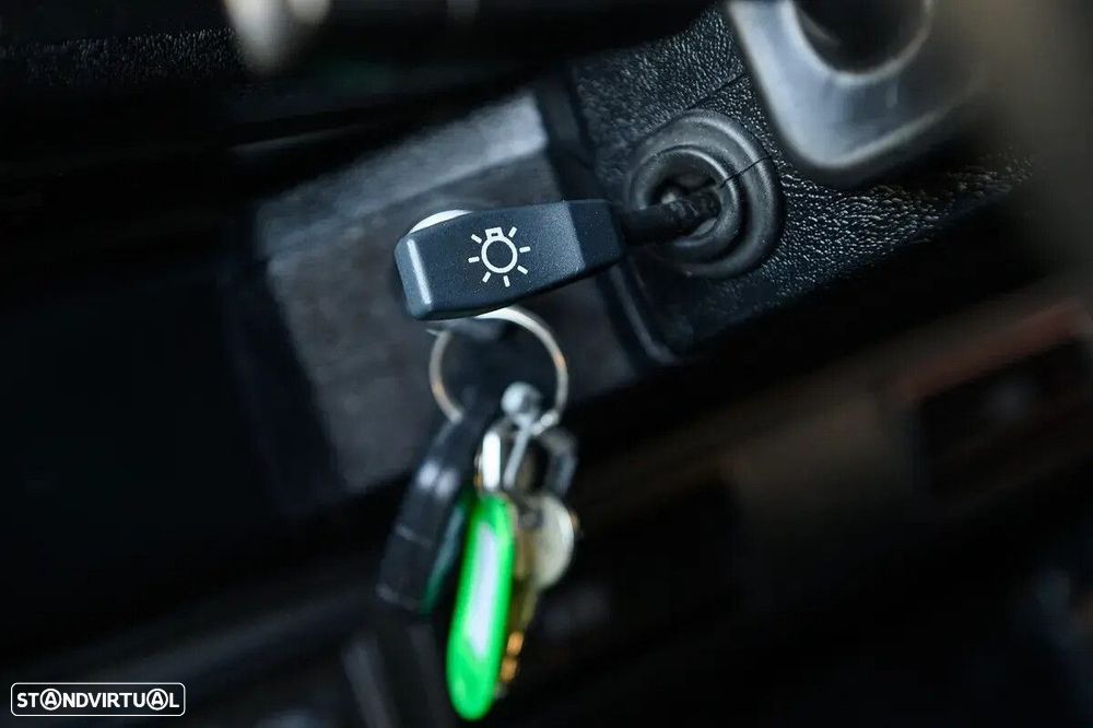 Land Rover Defender 90 2.5 Td5 E - 43