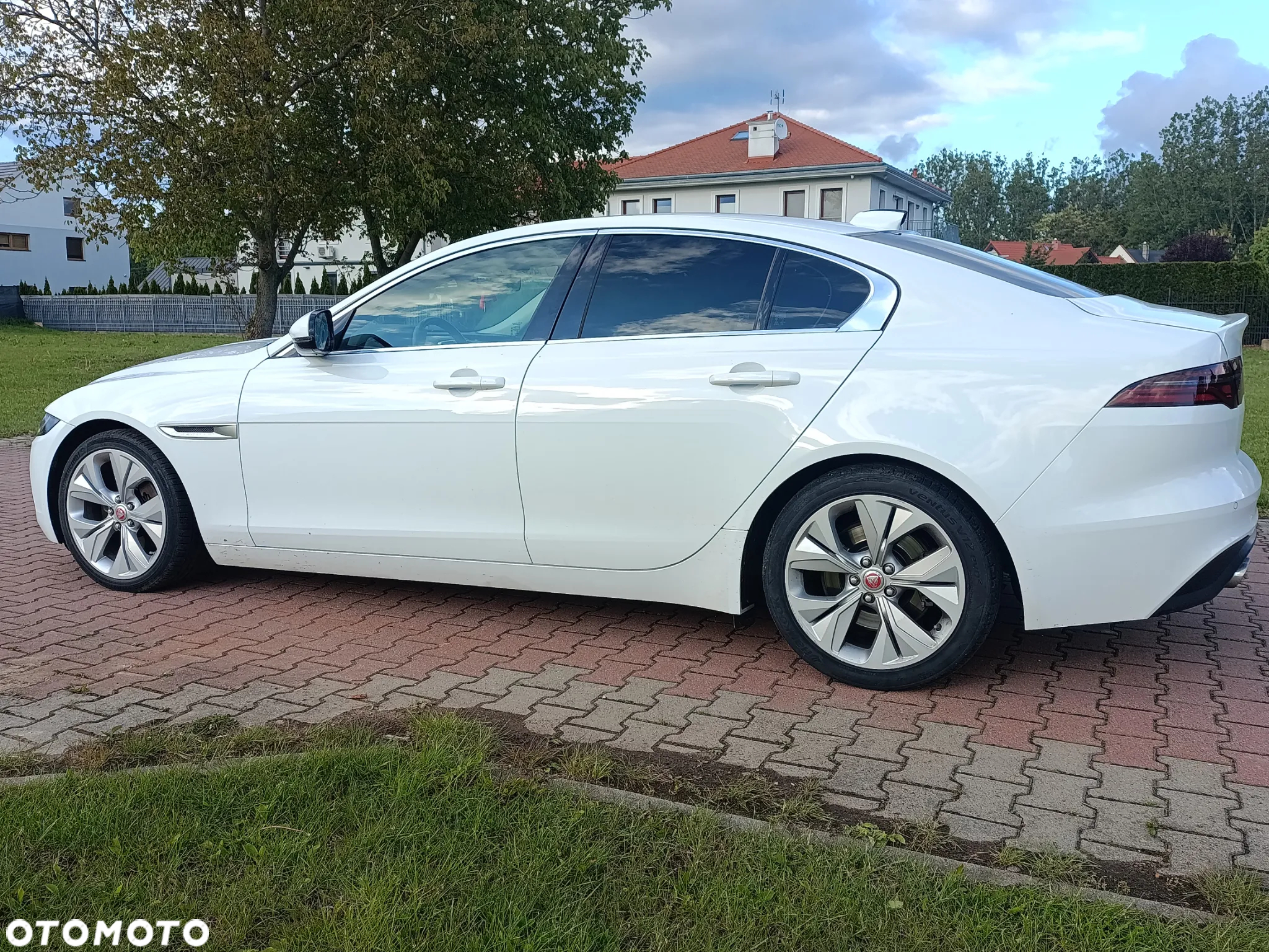 Jaguar XE 2.0 D AWD Prestige - 26