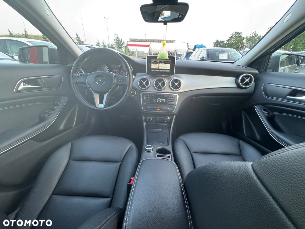Mercedes-Benz GLA - 25