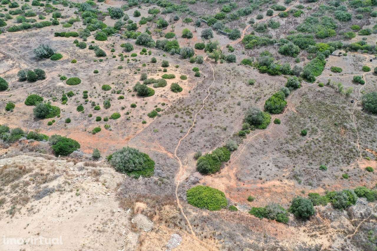 TERRENO RUSTICO PARA VENDA PERTO DE LAGOS COM FACIL ACESSO - Grande imagem: 2/6