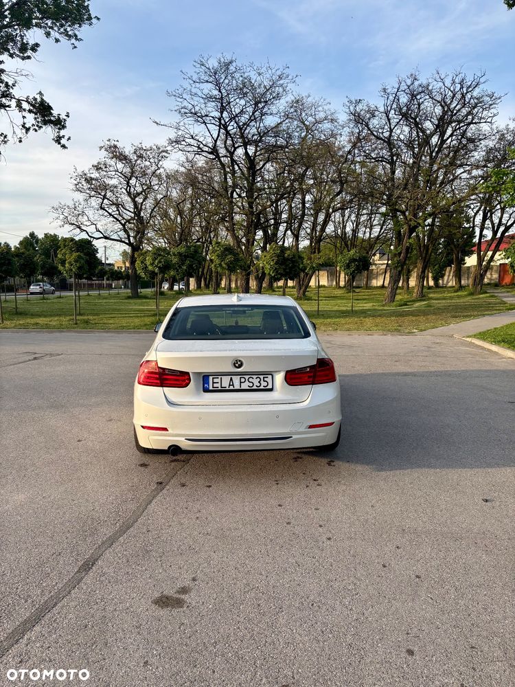 BMW Seria 3 318d Sport Line - 4