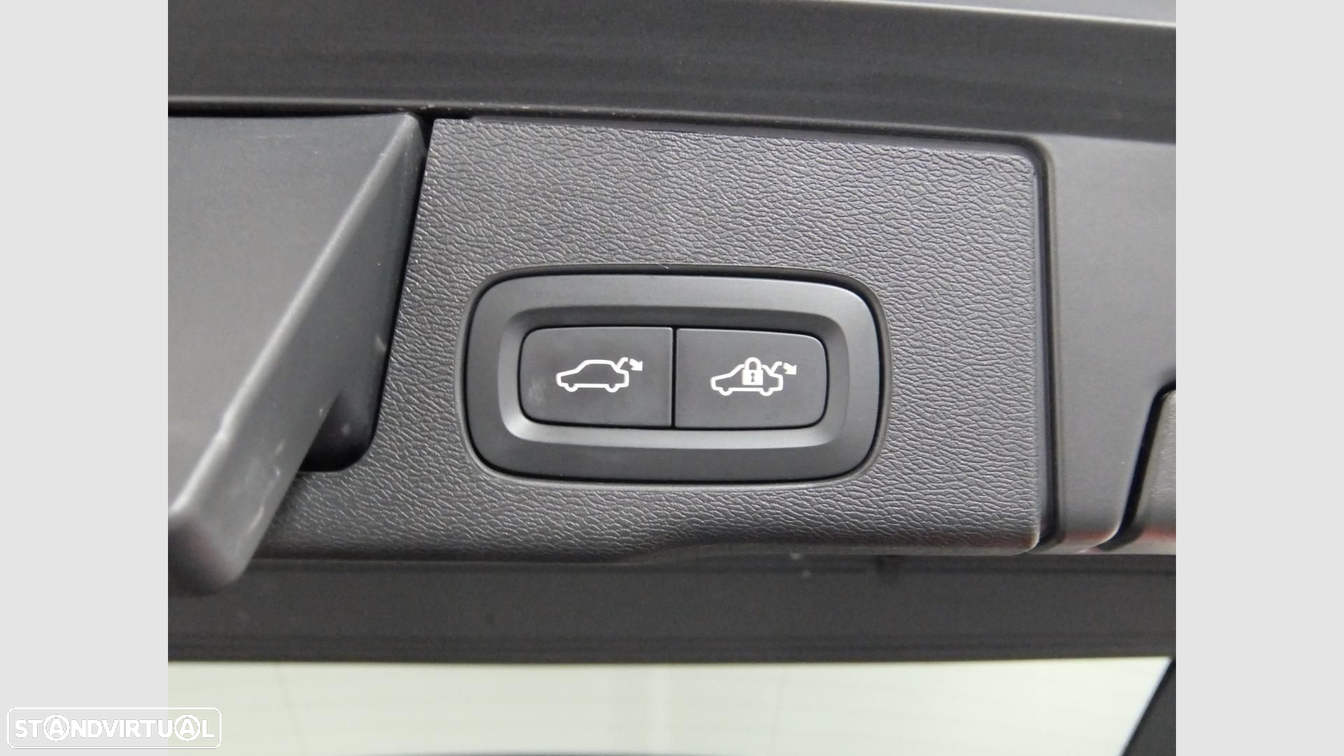 Volvo XC 60 2.0 T8 PHEV Plus Dark AWD - 10