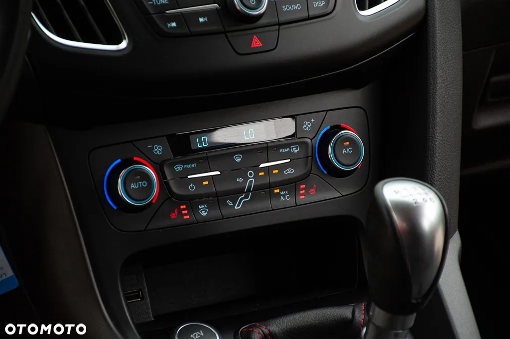 Ford Focus Turnier 1.5 EcoBoost Start-Stopp-System ST-Line - 34