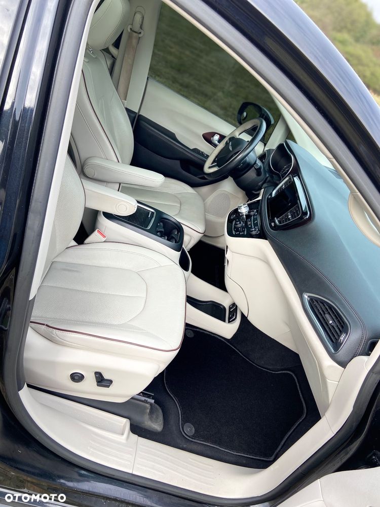 Chrysler Pacifica - 9