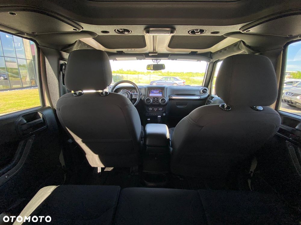 Jeep Wrangler 3.6 Unlim X - 32
