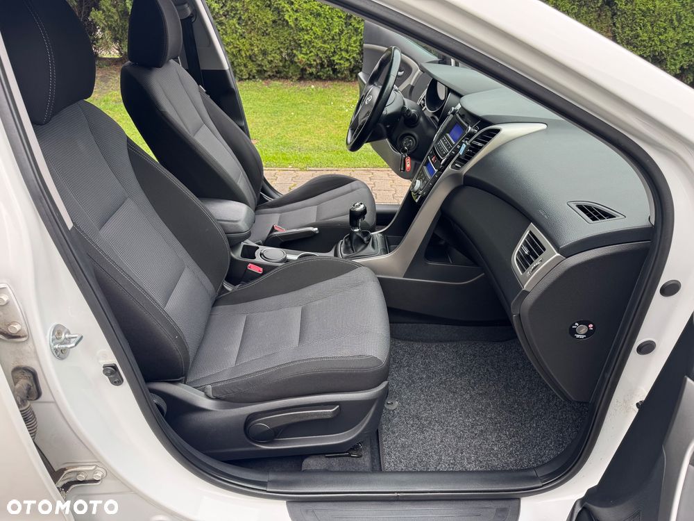 Hyundai i30 blue Kombi 1.6 GDi Style - 26