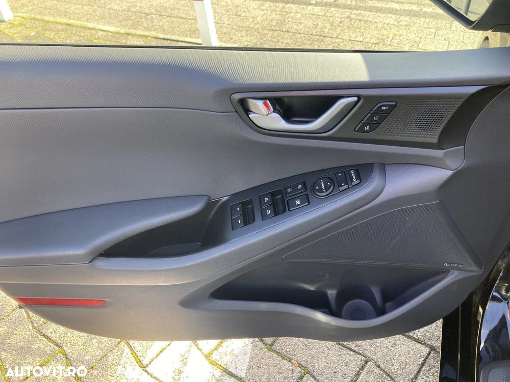 Hyundai IONIQ - 12