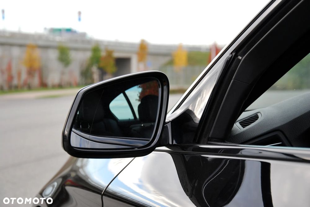 BMW Seria 5 525d xDrive - 16