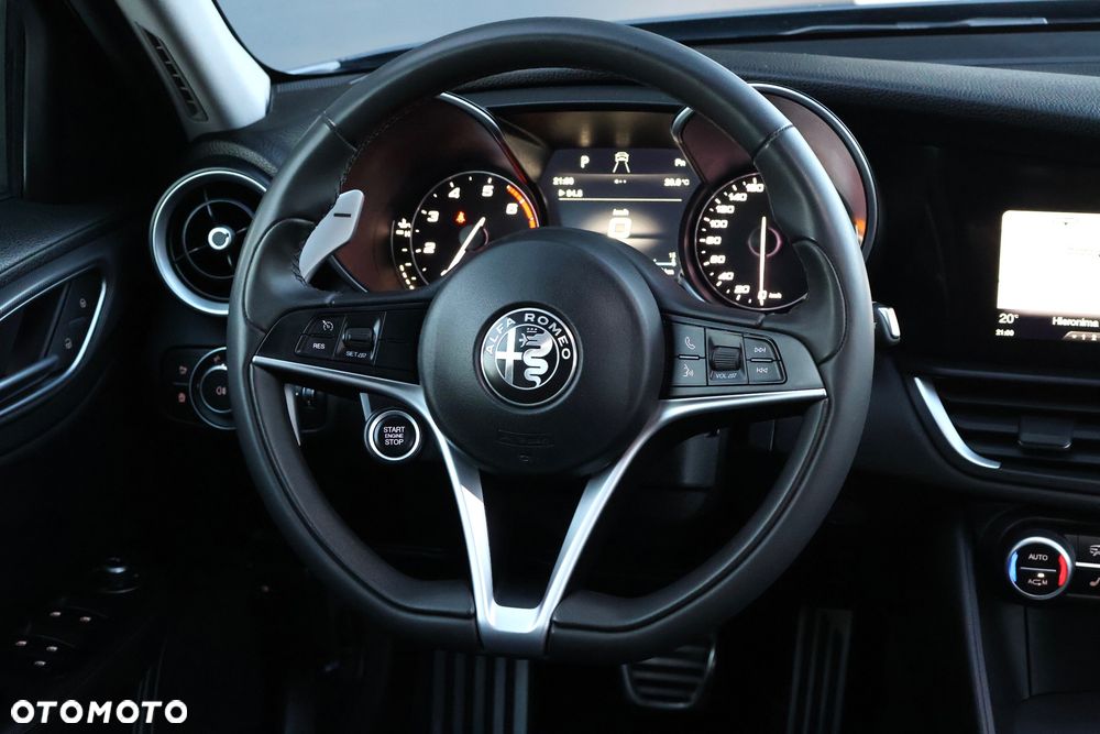 Alfa Romeo Giulia 2.0 Turbo 16V AT8-Q4 Veloce Ti - 12