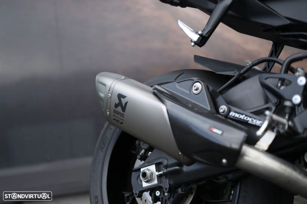 Yamaha YZF R1 Preta Akrapovic - 18