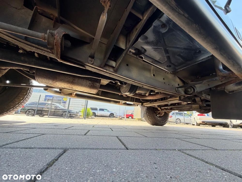 Land Rover Defender 2.2 TD4 E - 33