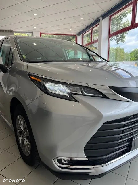 Toyota Sienna - 5