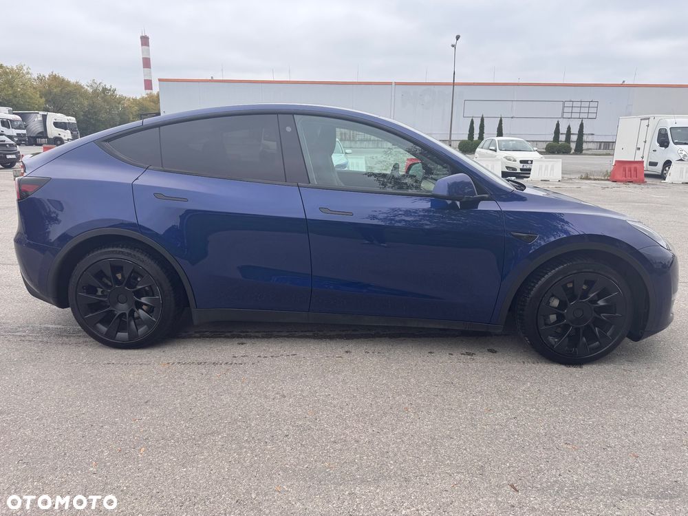 Tesla Y Long Range AWD - 4