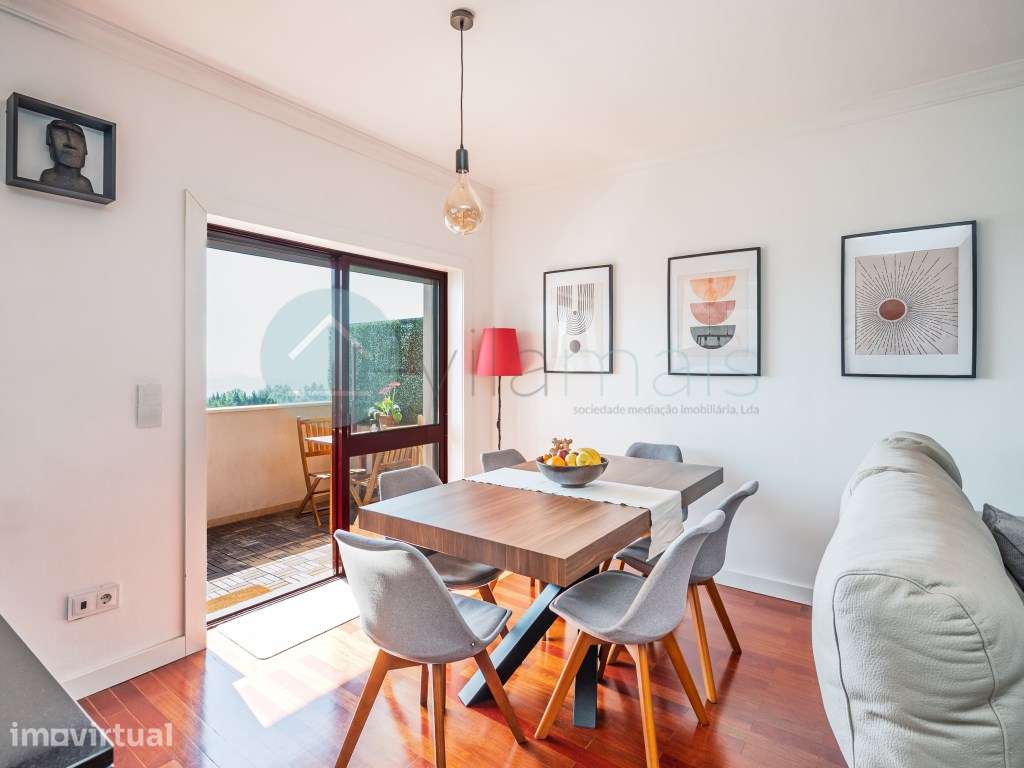 T2 à Venda na Areosa, Porto | Renovado, Garagem e Vista Mar - Grande imagem: 2/32