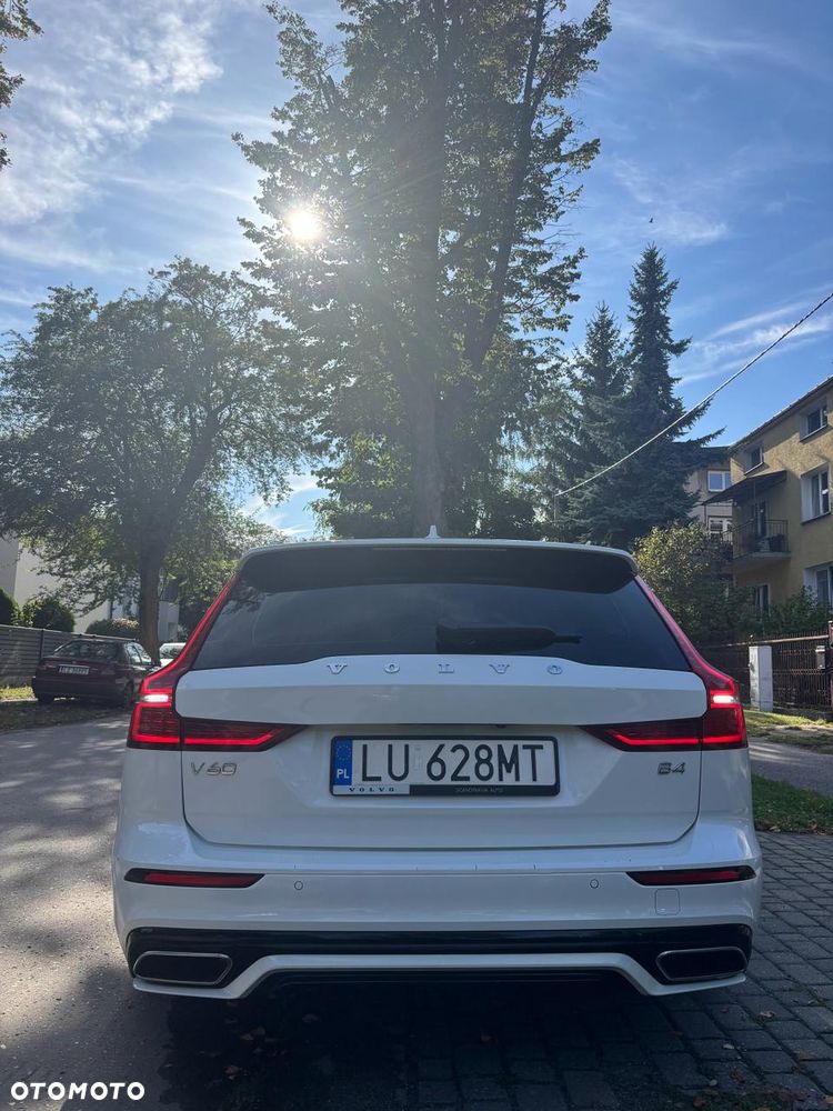 Volvo V60 B4 D R-Design - 3