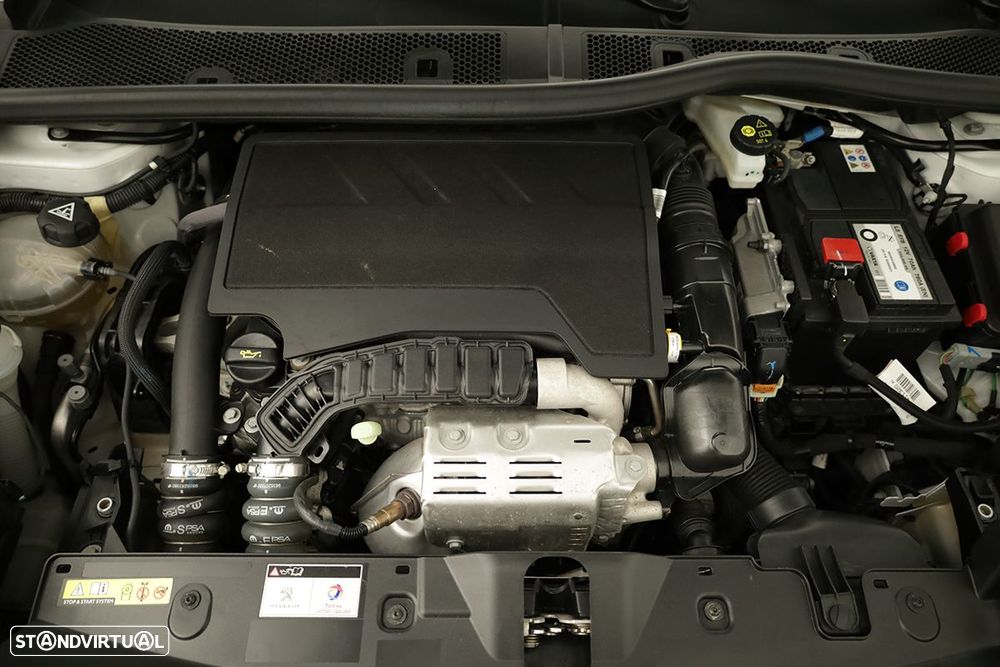 Peugeot 2008 1.2 PureTech Allure Pack EAT8 - 24