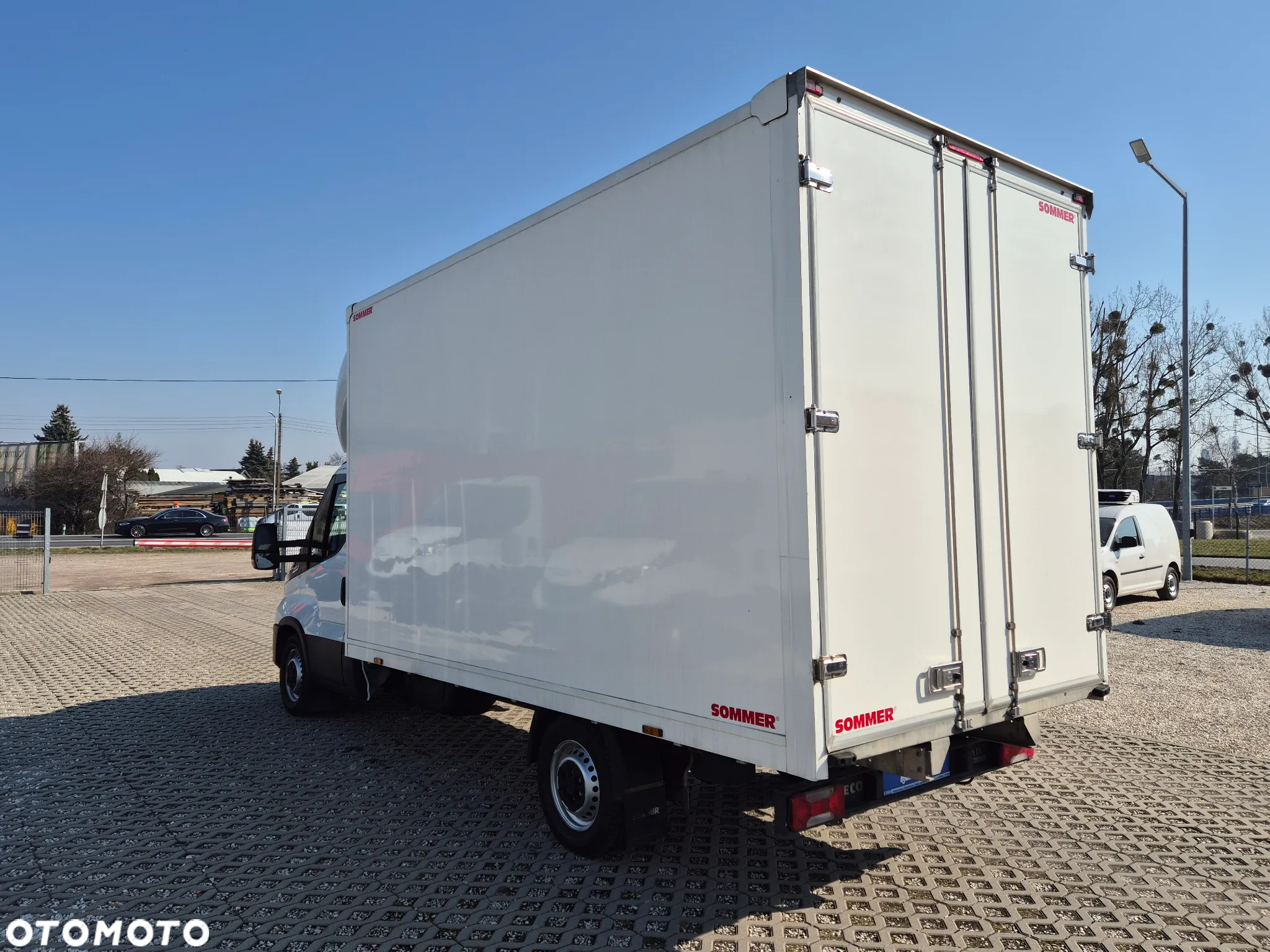 Iveco Daily 35S14 Hi-Matic, Kontener 8PAL, klimatyzacja - 8