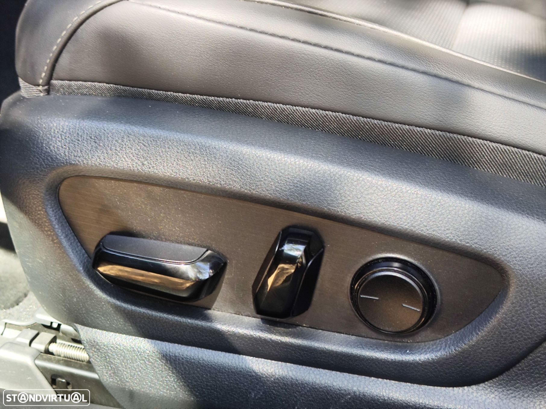 Lexus ES 300h Special Edition - 23