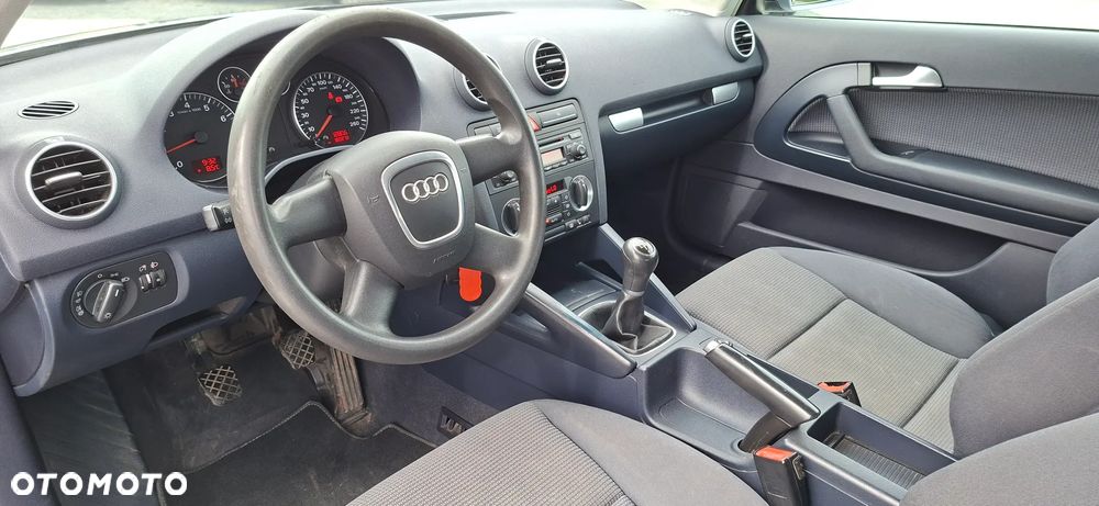 Audi A3 3-drzwiowe 1.6 Ambiente - 26