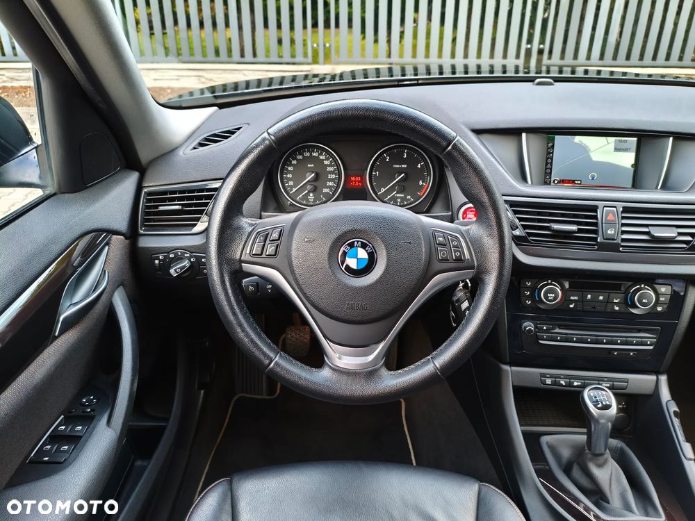 BMW X1 sDrive18d xLine - 11