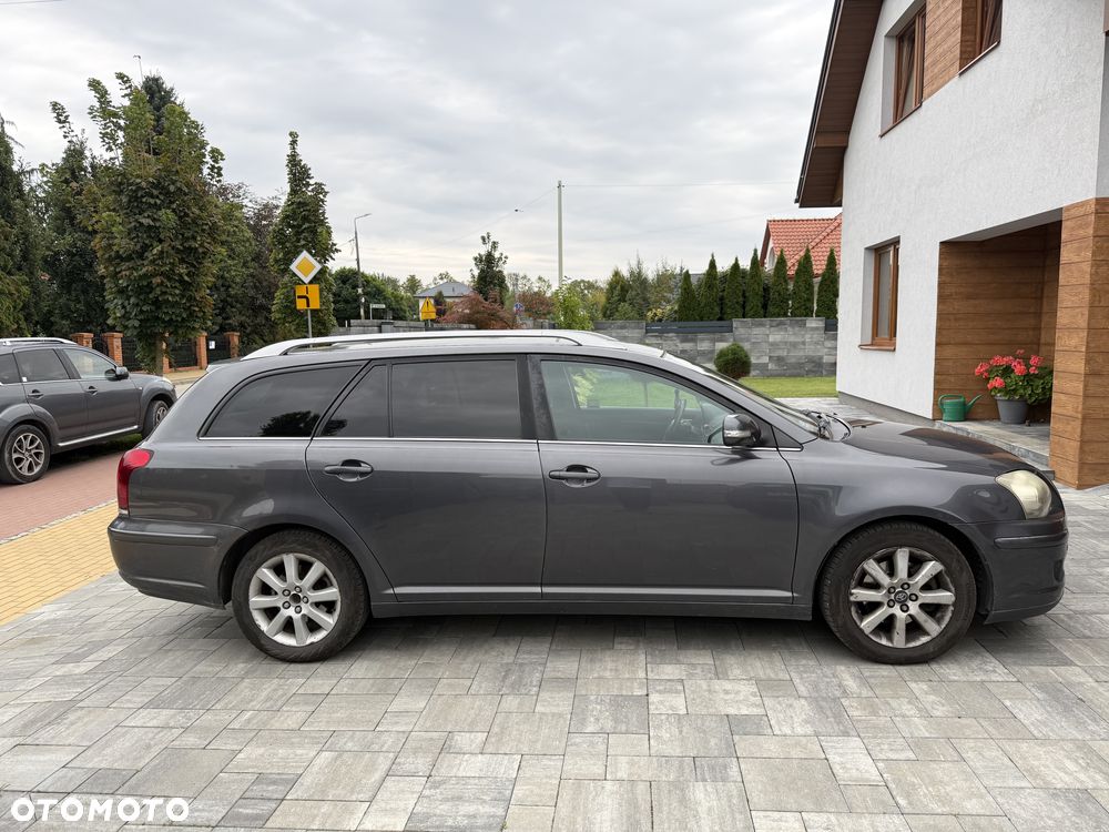 Toyota Avensis - 16