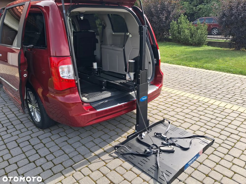 Chrysler Town & Country 3.6 Limited - 16