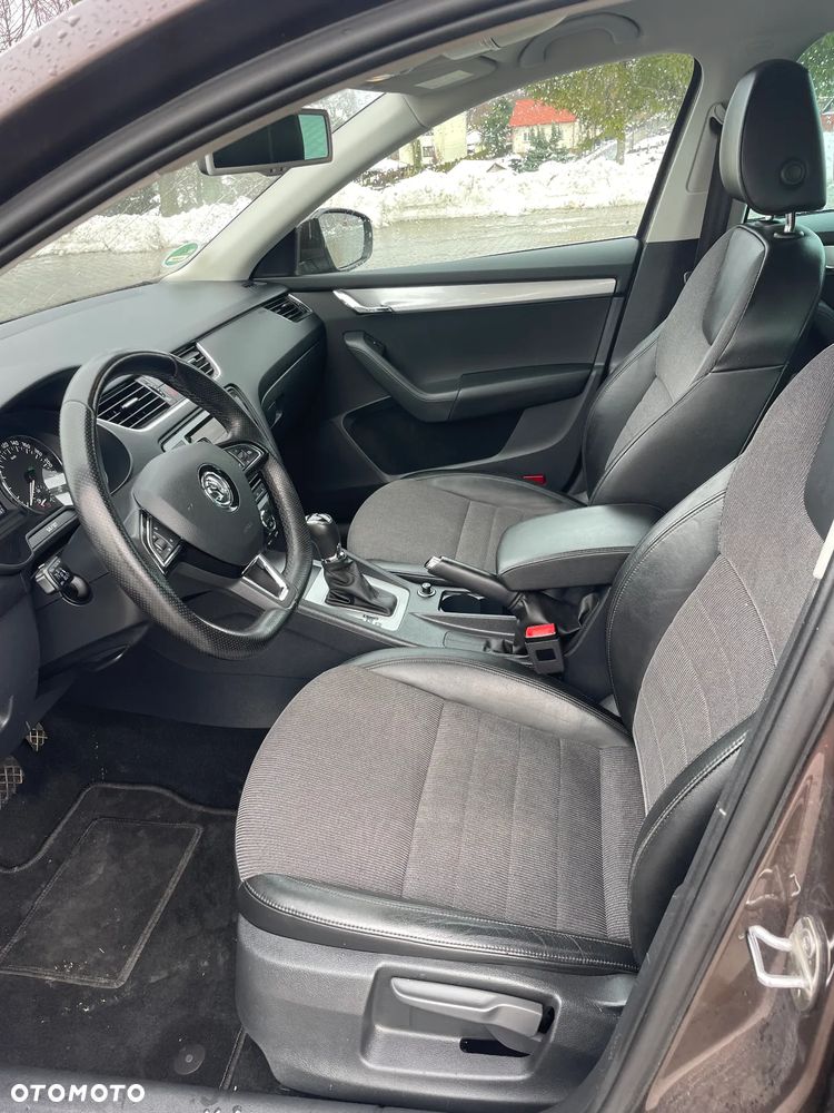 Skoda Octavia 1.6 TDI DPF DSG Elegance - 9