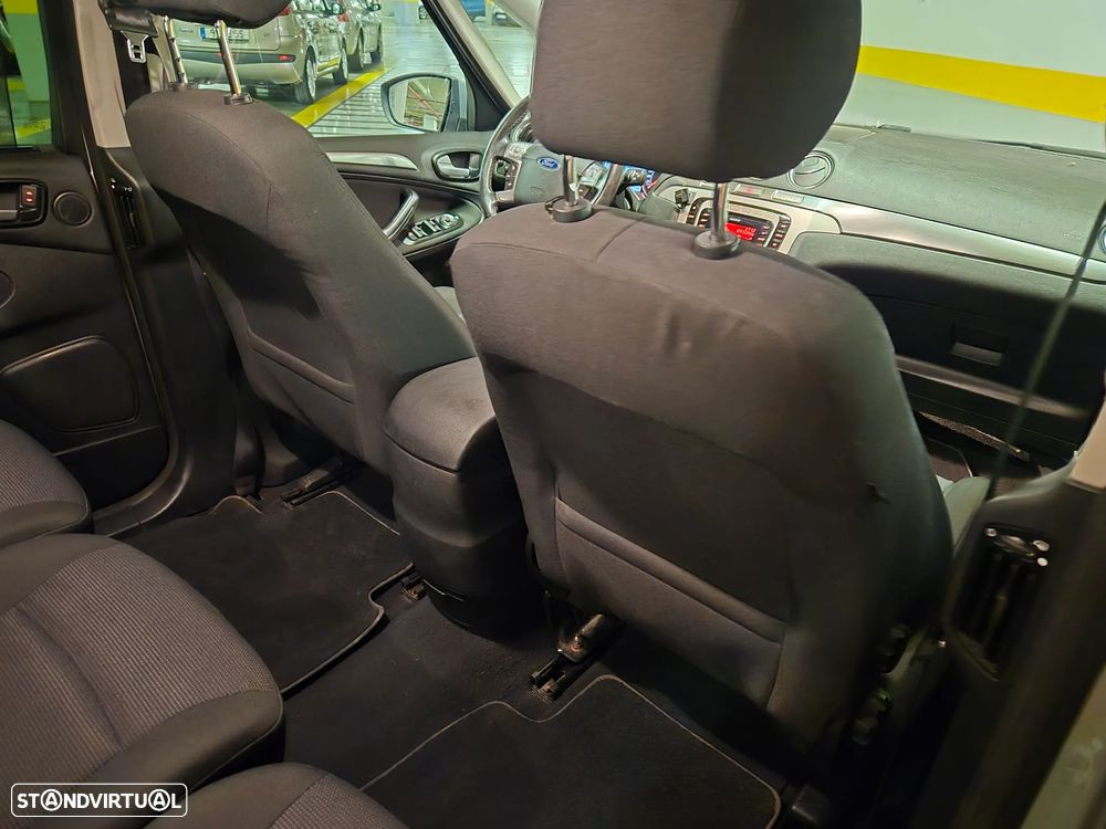 Ford S-Max 2.0 TDCi Titanium 7L - 32
