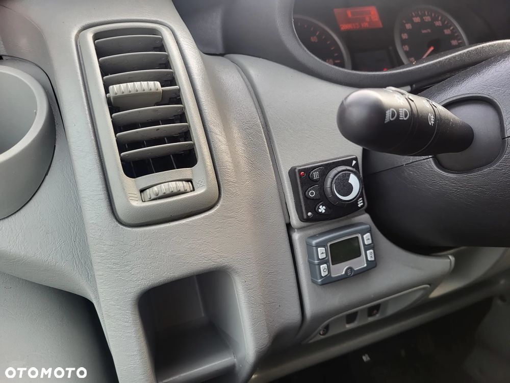 Opel Vivaro - 24