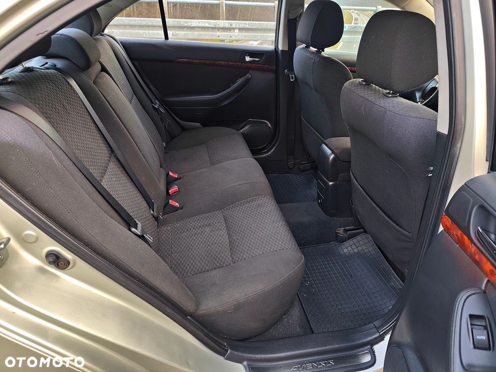 Toyota Avensis 2.0 VVT-i Prestige - 17