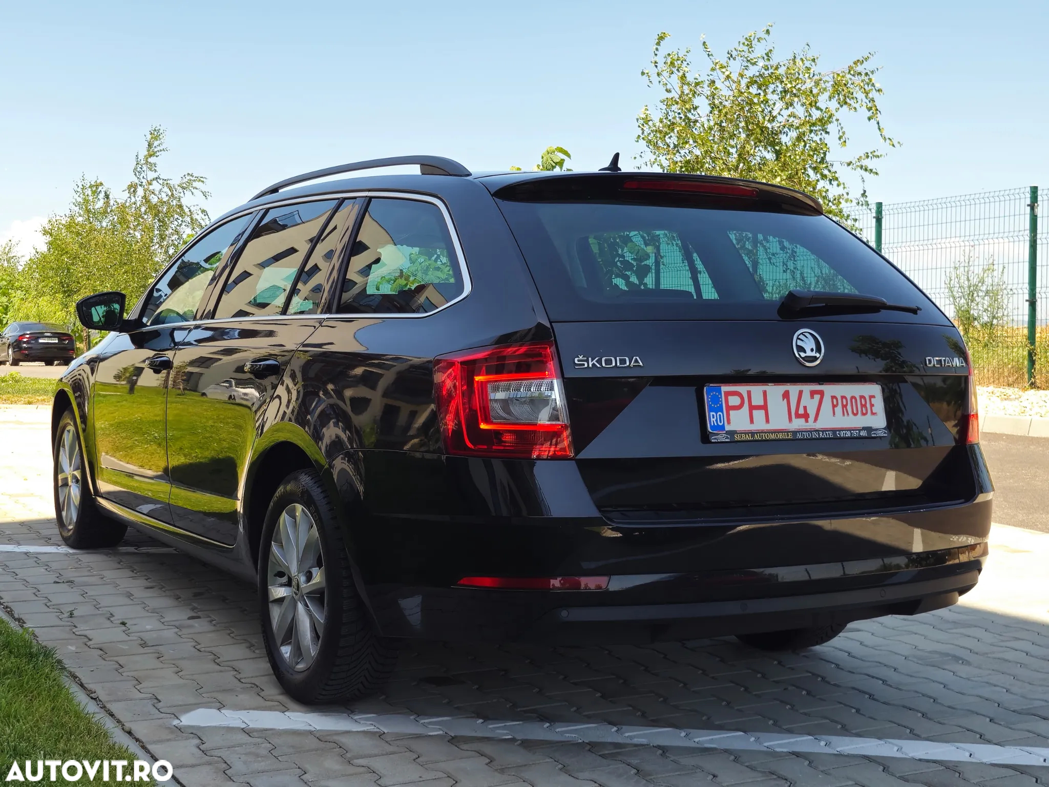 Skoda Octavia Combi Diesel 1.6 TDI DSG Ambition - 4