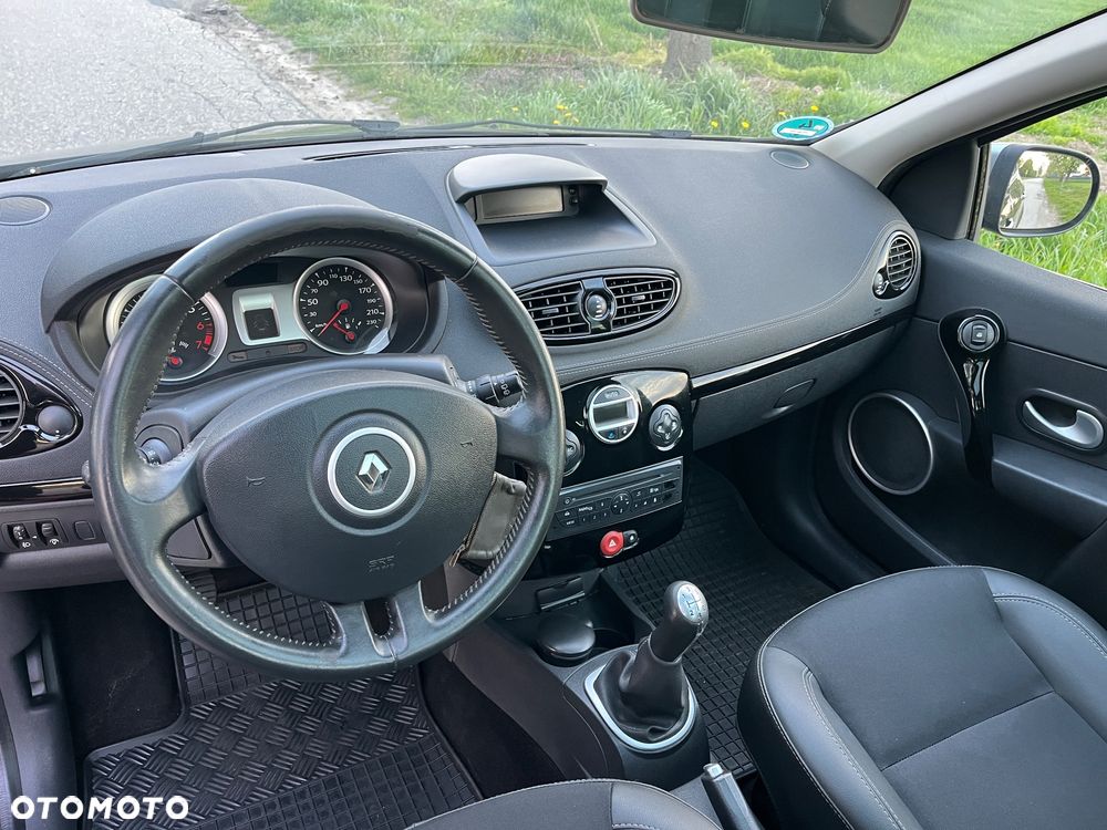 Renault Clio - 11