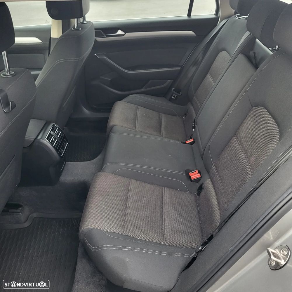 VW Passat Variant 1.6 TDI BlueMotion - 40