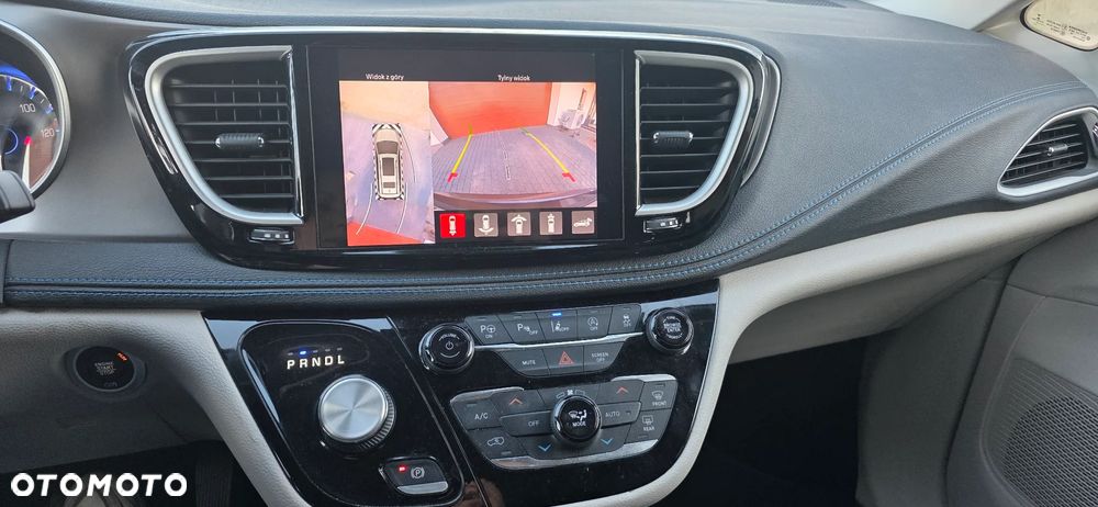 Chrysler Pacifica - 20