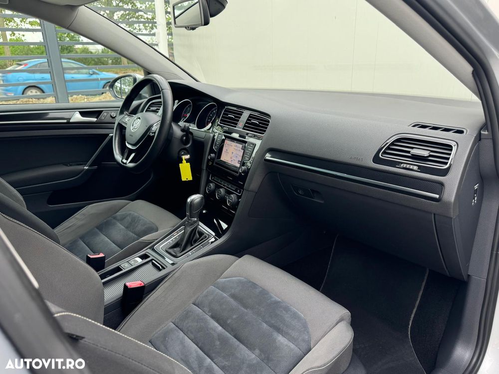 Volkswagen Golf 1.6 TDI DPF DSG Team - 12