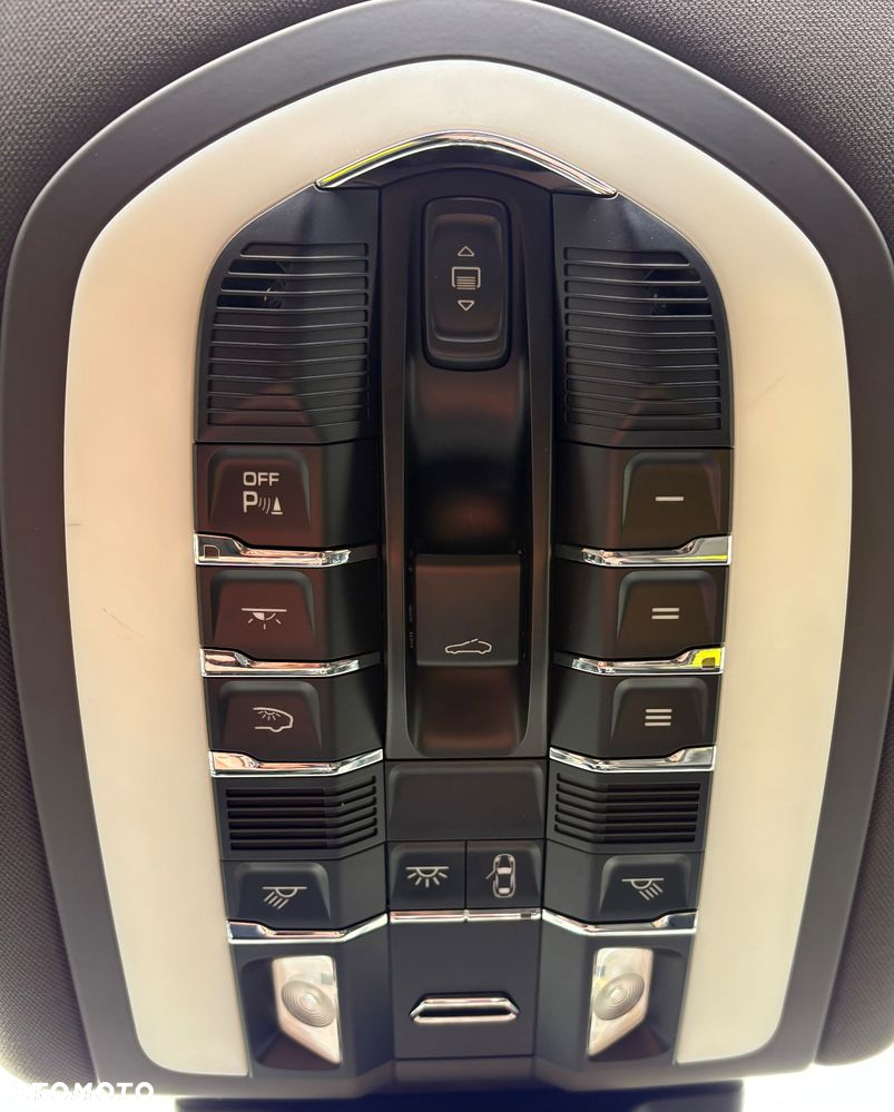 Porsche Macan - 33