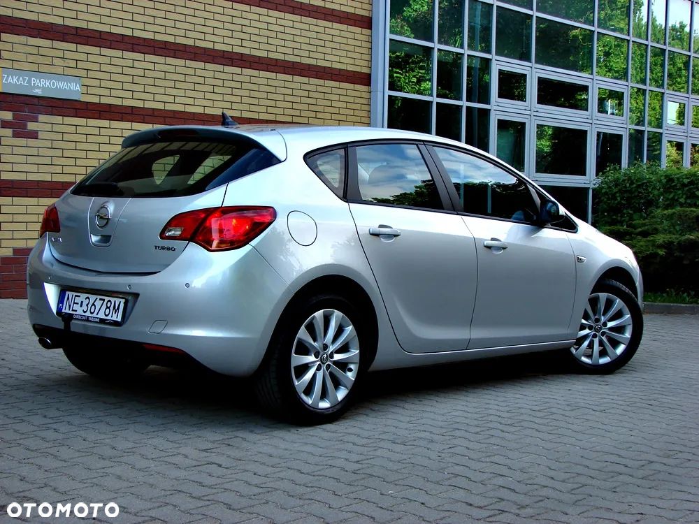 Opel Astra 1.4 Turbo Cosmo - 4