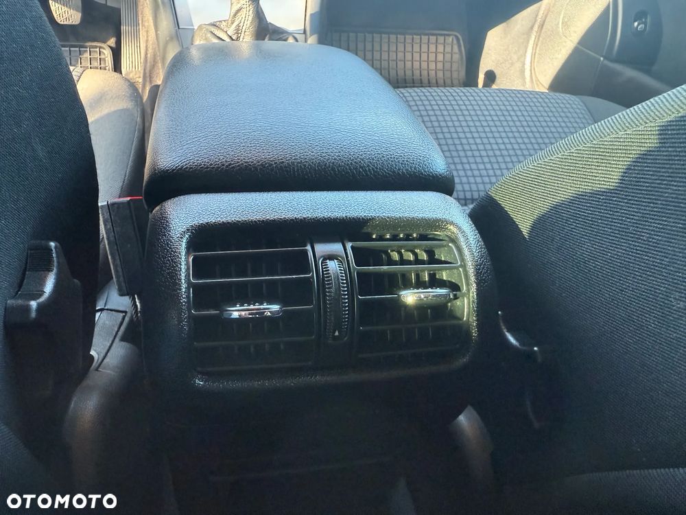 Mercedes-Benz Klasa C 180 Classic - 14