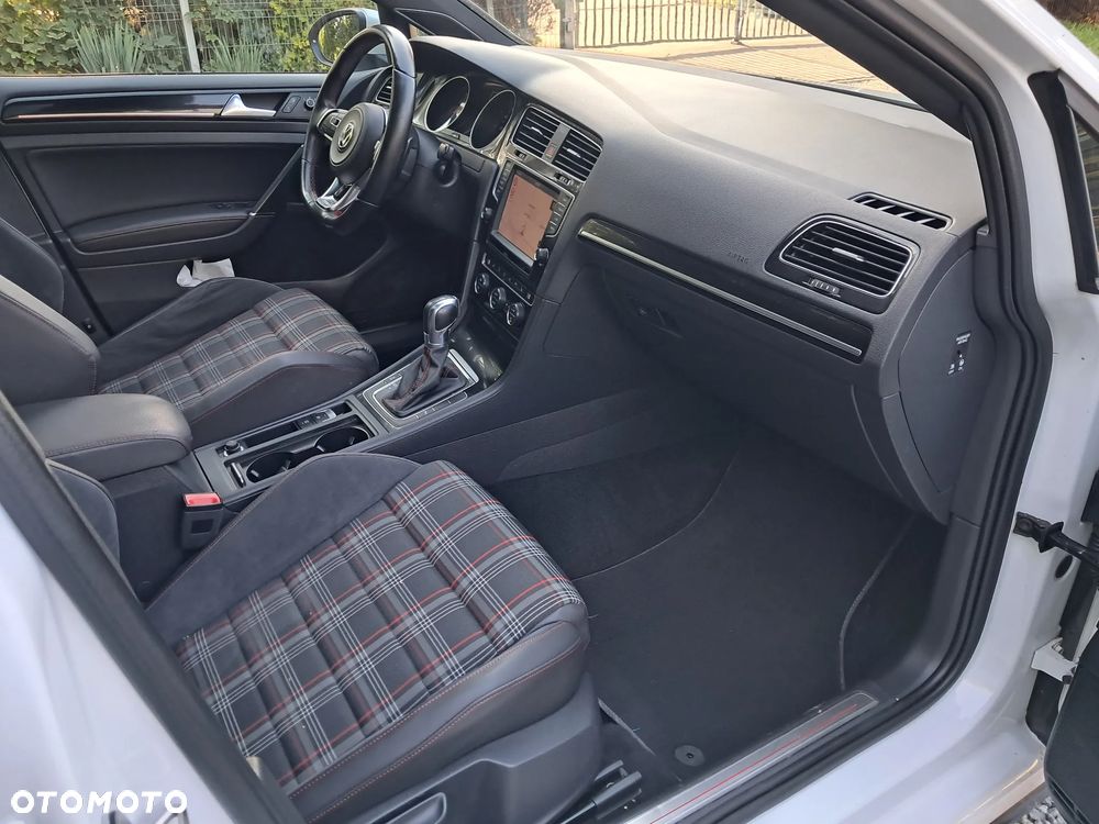 Volkswagen Golf - 20