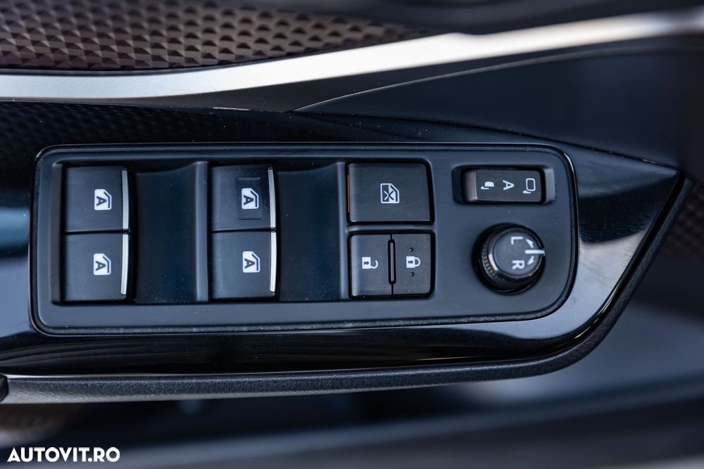 Toyota C-HR Hybrid Lounge - 37