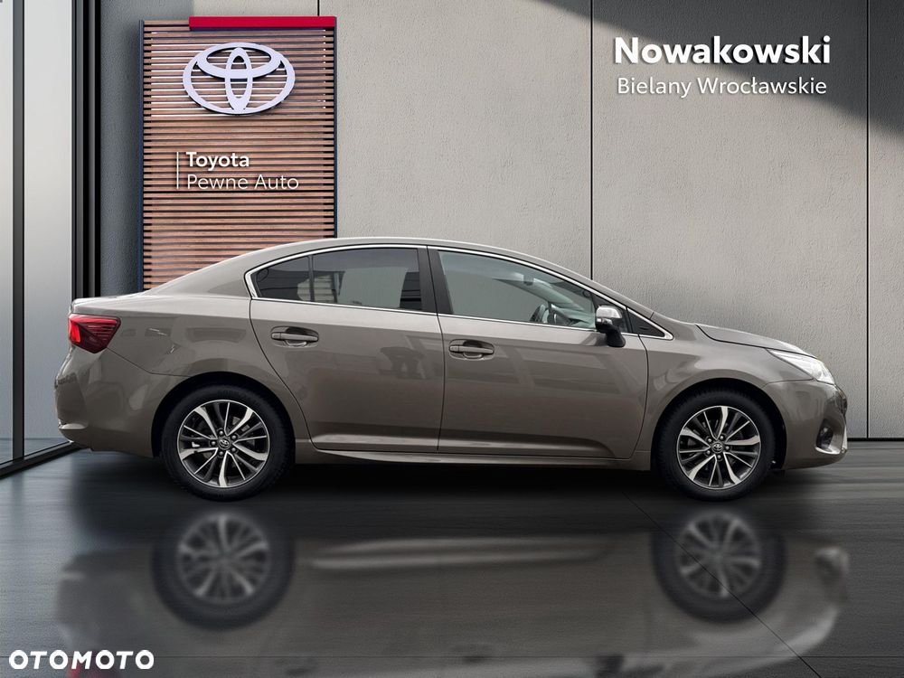 Toyota Avensis 1.8 Premium MS - 27