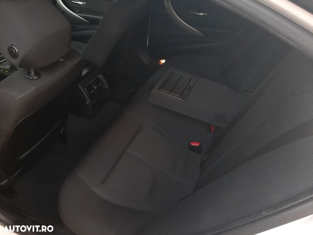 BMW Seria 3 320d - 13