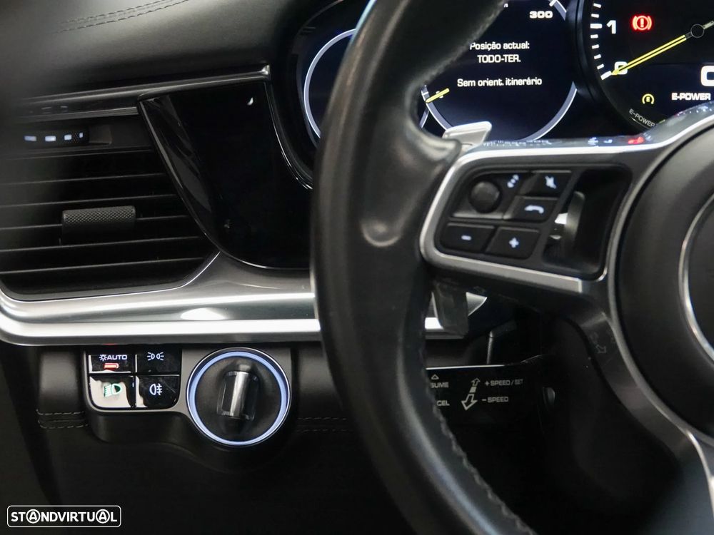 Porsche Panamera 4 E-Hybrid - 34