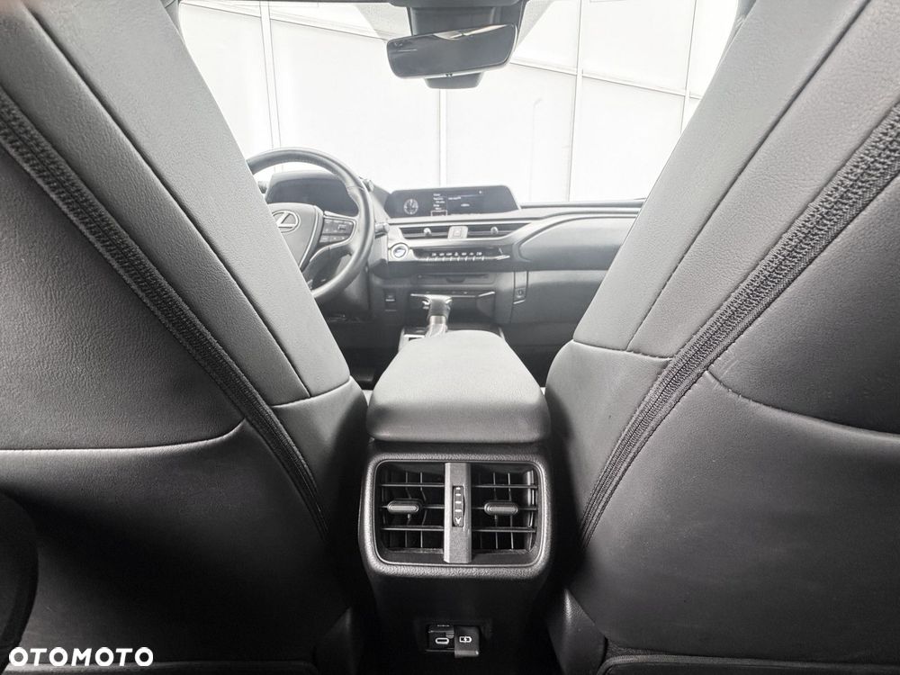 Lexus UX - 21