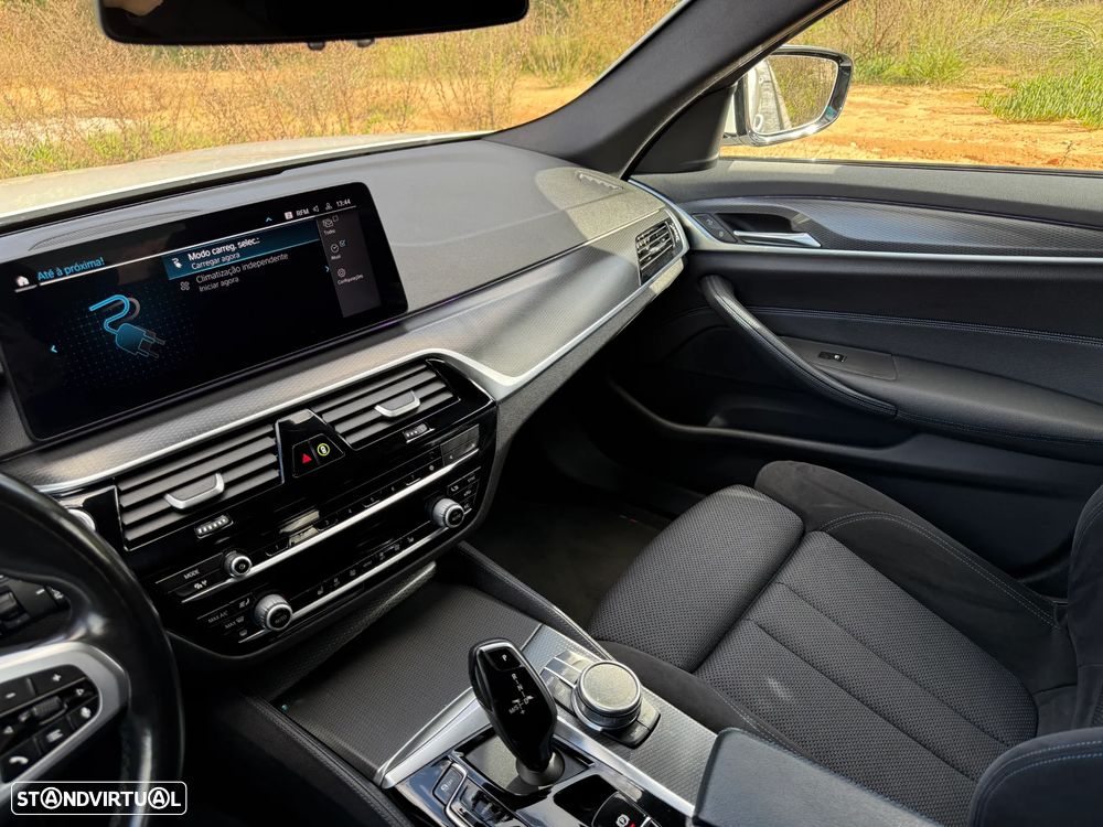 BMW 530 e Pack Desportivo M - 17