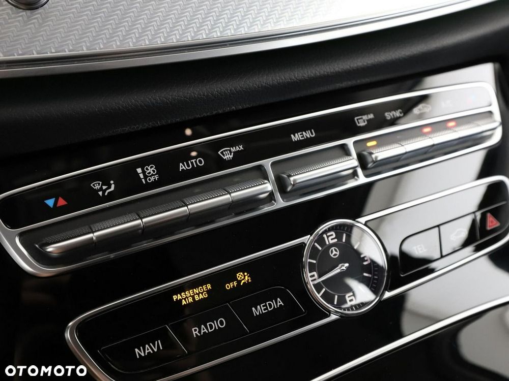 Mercedes-Benz Klasa E 220 d 4-Matic All-Terrain Avantgarde - 29